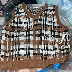 No Boundaries Women’s V-Neck Sweater Vest